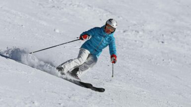 Skier with red gloves