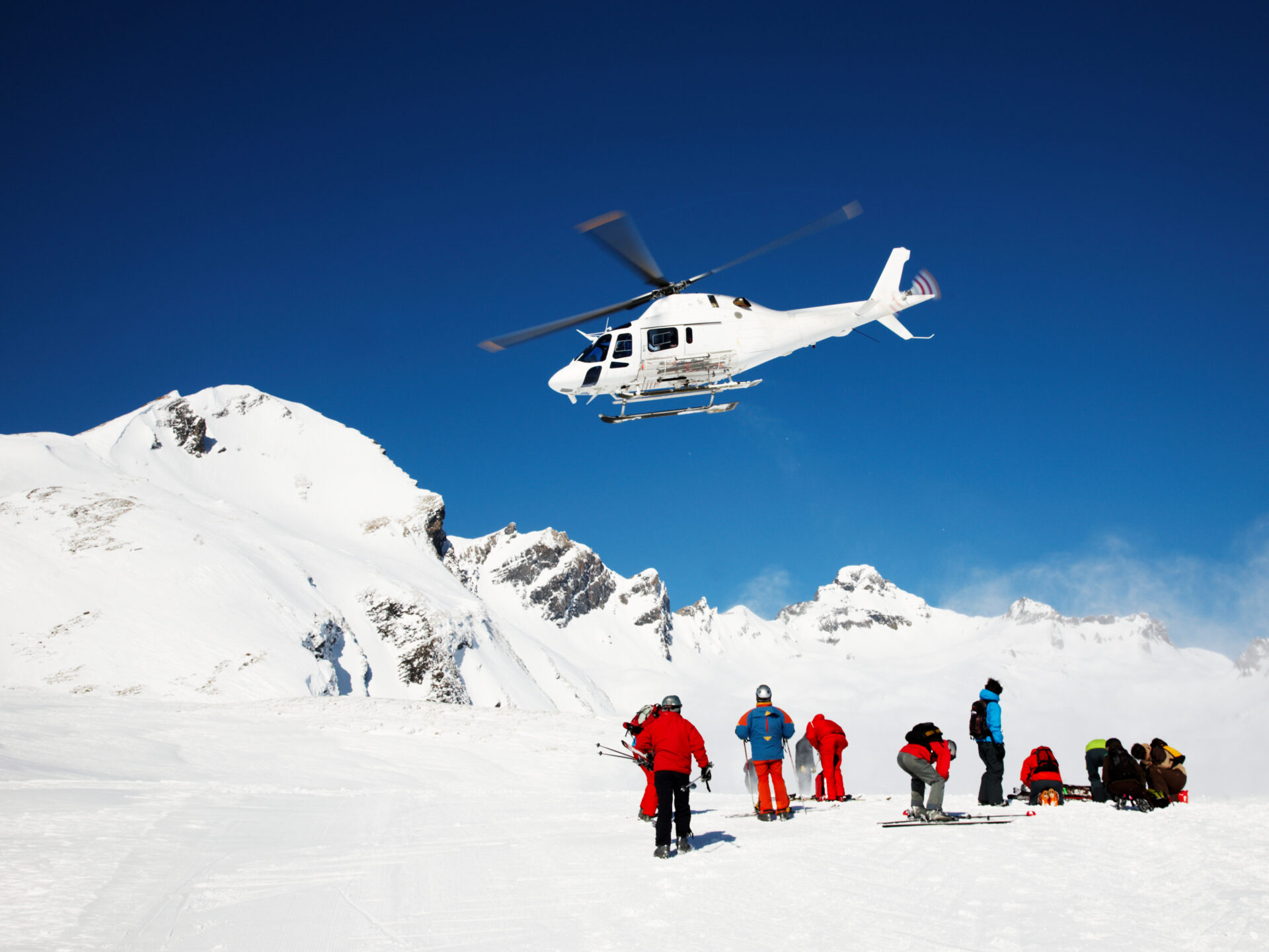 skiiers and helicopter